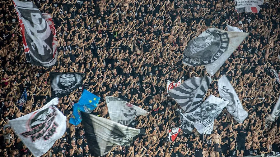 Laut der „Jüdischen Allgemeinen“ sollen Eintracht-Fans im Spiel gegen Straßburg antisemitische Kommentare geäußert haben.