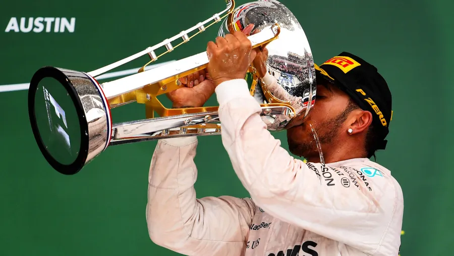 Jetzt wird so richtig gefeiert: Lewis Hamilton ist wieder Formel-1-Champion.