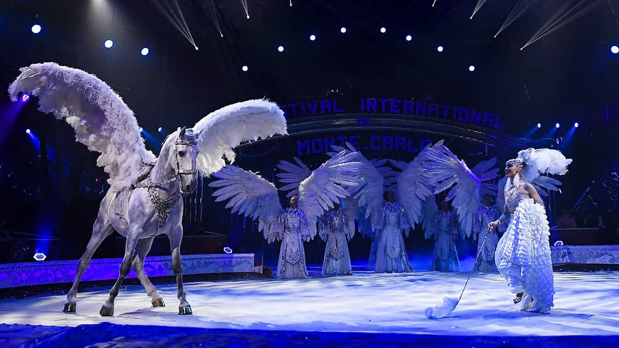 Wie einst Pegasus: Der Royal Circus von Gia Eradze und seine Dressur mit geflügeltem Pferd gewann den goldenen Clown in Monte Carlo.