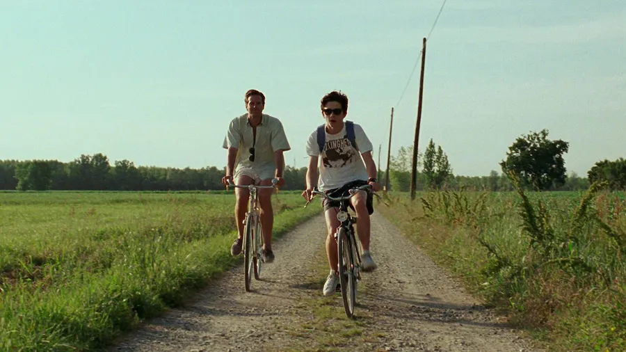 Wie im Film: Auf den Spuren von Oliver (Armie Hammer, links) und Elio (Timothee Chalamet) radeln viele Paare durch die Wiesen um Crema.