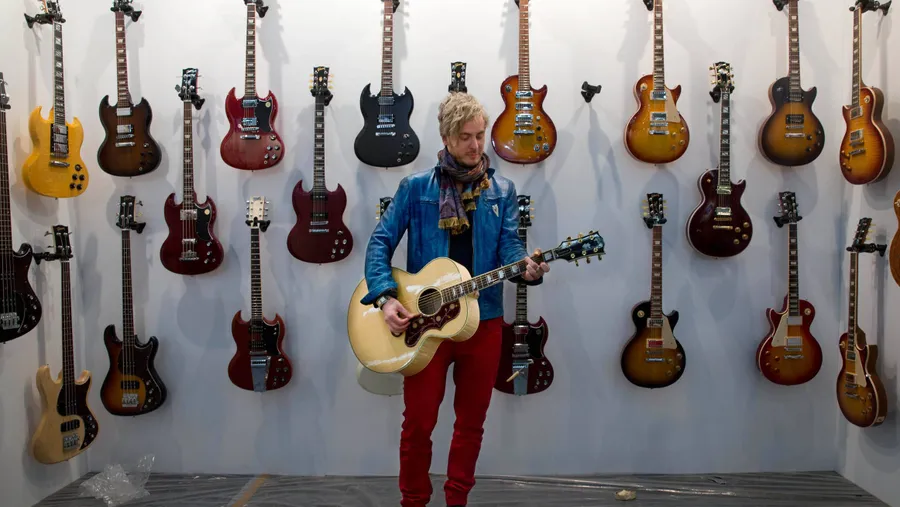 Ein Gitarrentest am Stand von Gibson: An diesem Samstag hat die Musikmesse Publikumstag und öffnet für jedermann