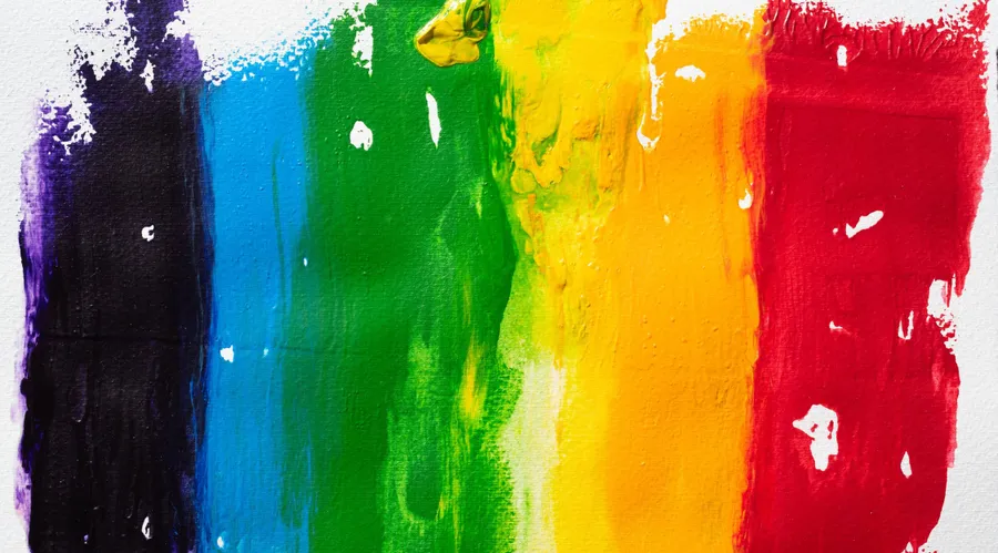 Regenbogenfarben, Acryl Lack auf Papier, aufgenommen in der F.A.Z.-Redaktion in Frankfurt am 19.04.2023.