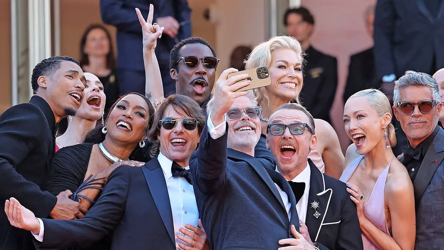Tom Cruise mit Schauspielkollegen präsentiert in Cannes seinen neuen Film "Mission: Impossible - The Final Reckoning"