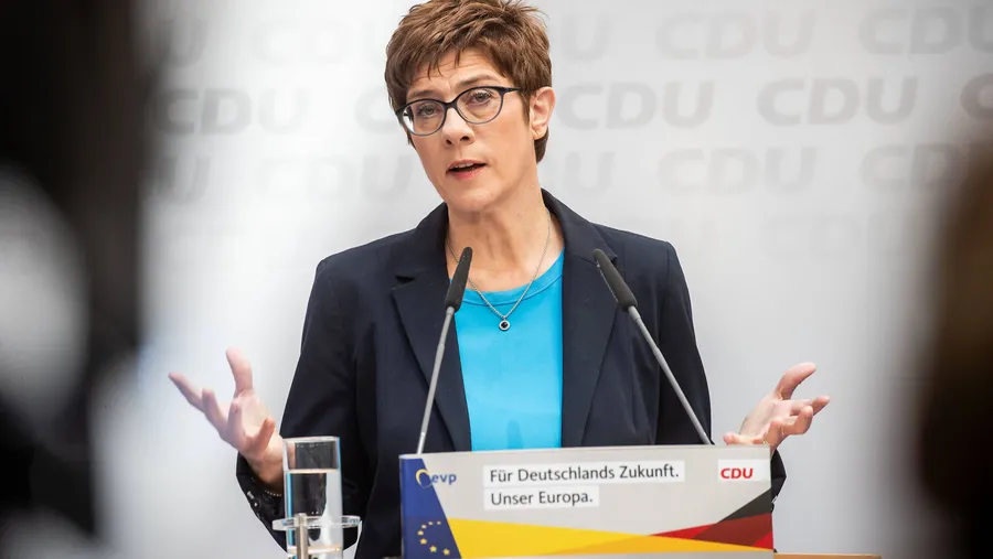 nnegret Kramp-Karrenbauer, Bundesvorsitzende der CDU, spricht bei einer Pressekonferenz am 13. Mai im Konrad-Adenauer-Haus.