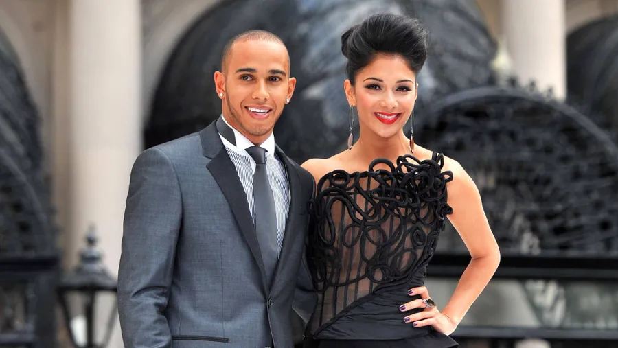 Ist das schon Hollywood: Lewis Hamilton bei einer Kinopremiere mit Freundin und Sängerin Nicole Scherzinger