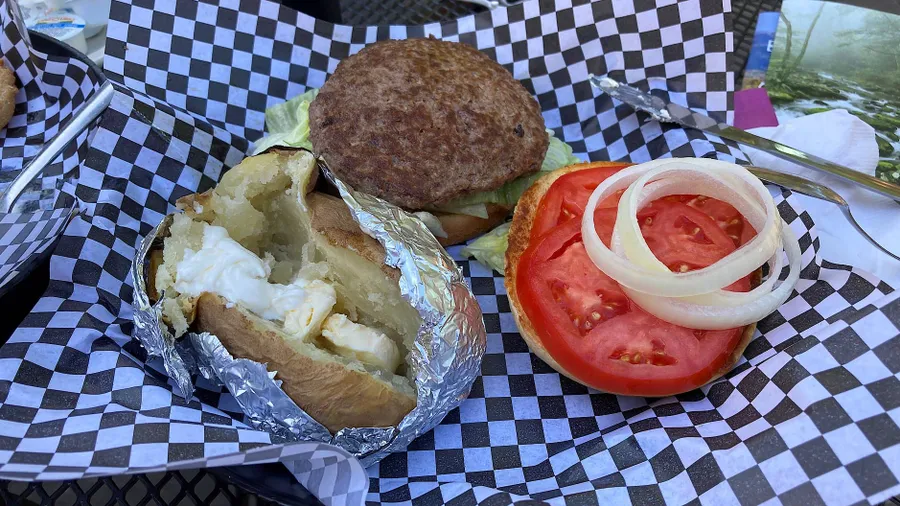Für alle die weniger experimentierfreudig sind, gibt es immer noch den traditionellen Burger.
