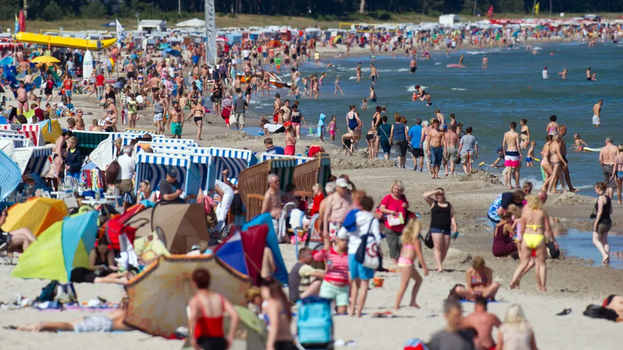 Mitarbeiter in der Schuhfertigung dürfen auch künftig zwei Tag länger am Strand liegen