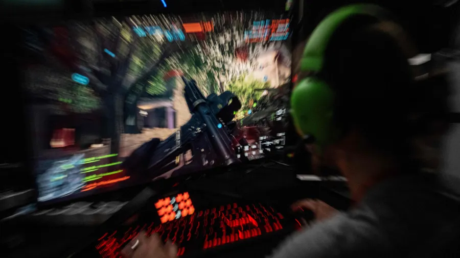 Ein Jugendlicher spielt „Battlefield 6“