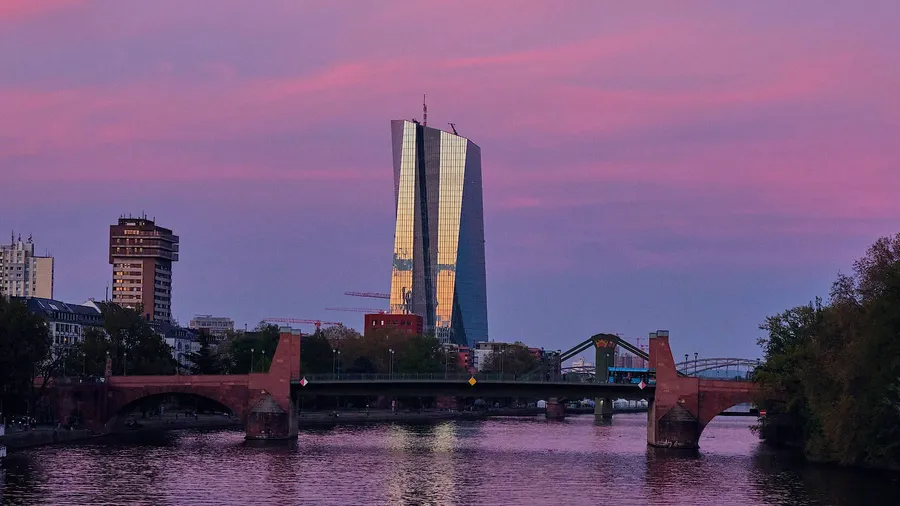 Blick auf die Europäische Zentralbank in Frankfurt