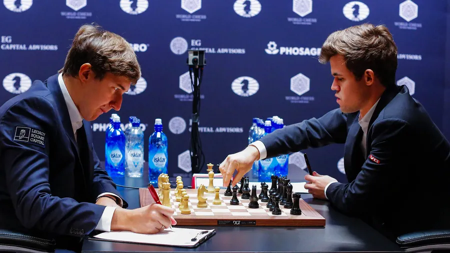 Wer holt sich den WM-Titel – Sergej Karjakin (links) oder Magnus Carlsen?