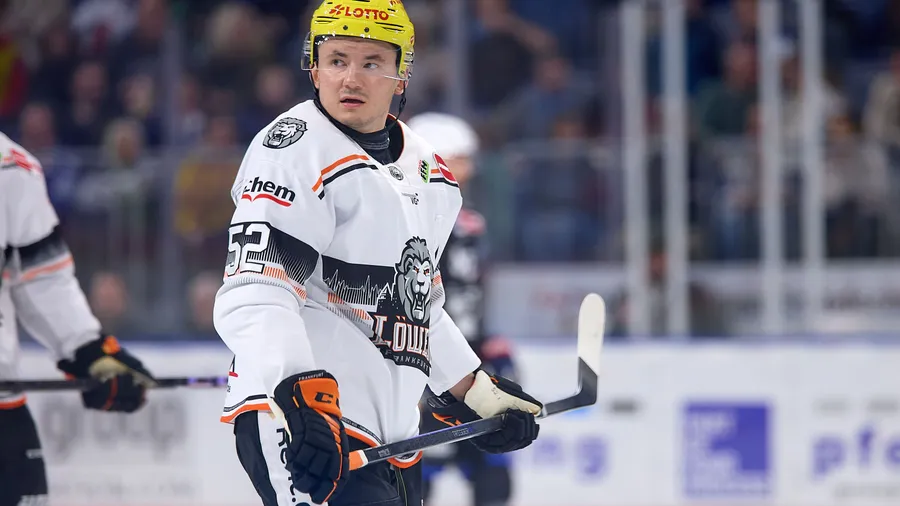 Maksim Matushkin, Kapitän der Löwen und einer der besten Offensivverteidiger der Liga, kehrt nach überstandener Verletzung ins Team zurück.