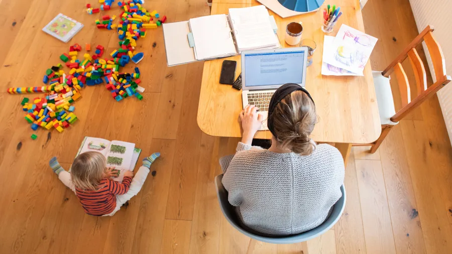 Arbeiten, Haushalt, Kinderbetreuung: Viele Frauen sahen sich während der Pandemie mit einer größeren Last konfrontiert.