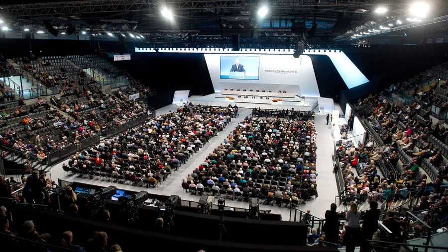 Vor Corona stets gut besucht: Hauptversammlung der Porsche Automobil Holding in der Porsche-Arena in Stuttgart