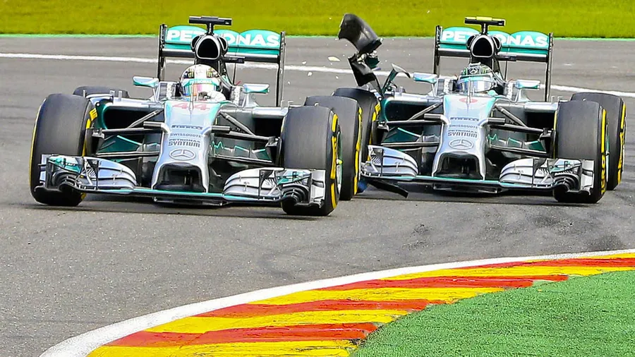 In Belgien krachte es zwischen Nico Rosberg (rechts) und Lews Hamilton