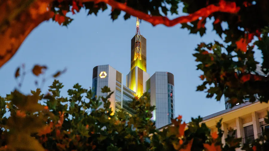 Der Commerzbank Tower in Frankfurt steht im Zentrum der Übernahmepläne, mit denen Unicredit den deutschen Bankenmarkt aufmischt.