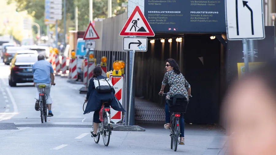 In Frankfurt gibt es viele gefährliche Situationen für Zweiräder im Straßenverkehr.