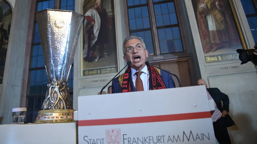 Interpretiert Zurückhaltung auf seine ganz eigene Art: Frankfurts Oberbürgermeister Peter Feldmann