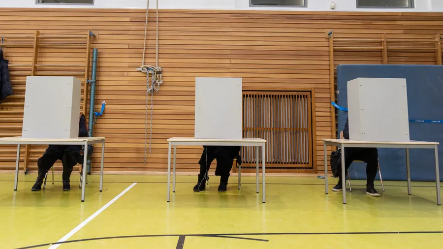 An diesem Sonntag wird gewählt: Stimmabgabe in der Franckeschule in Bockenheim