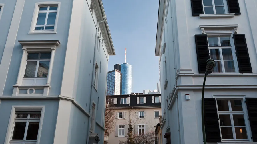 Vorreiter? In Frankfurt und anderen Metropolen gingen die Kaufpreise für ältere Wohnungen zuletzt zurück.
