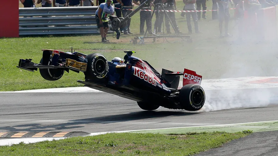 Jean-Eric Vergne hebt ab - zum Glück endet der Unfall glimpflich