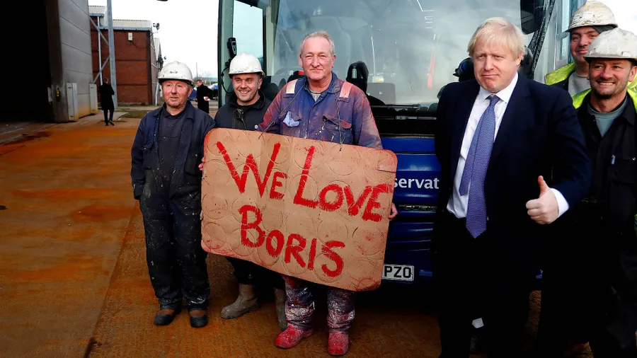 Die Herzen frühere Labour-Wähler schlagen für ihn: Wahlgewinner Boris Johnson unter Arbeitern in Middlesbrough.