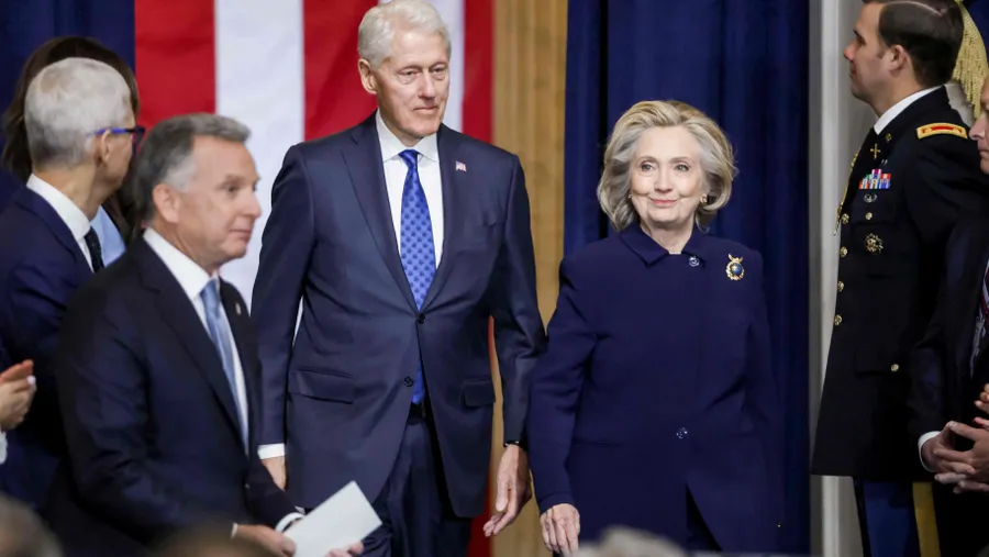 Bill Clinton bestreitet ein Fehlverhalten im Zusammenhang mit Epstein (Archivbild).