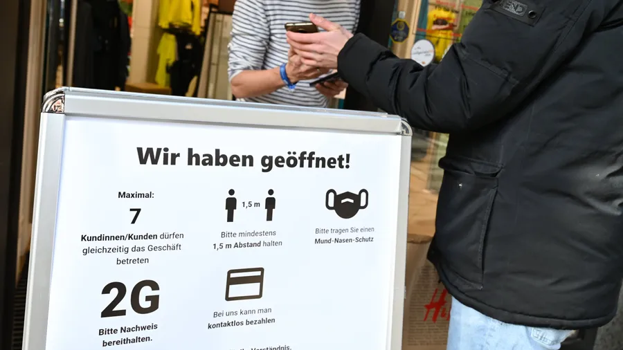 Kontrolle im Einzelhandel: Die Geschäfte spüren neue Einschränkungen.