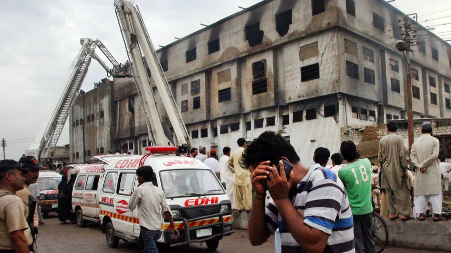Eine Textilfabrik in Karachi, in der im September 2012 bei einem Brand mehr als 250 Menschen ums Leben kamen