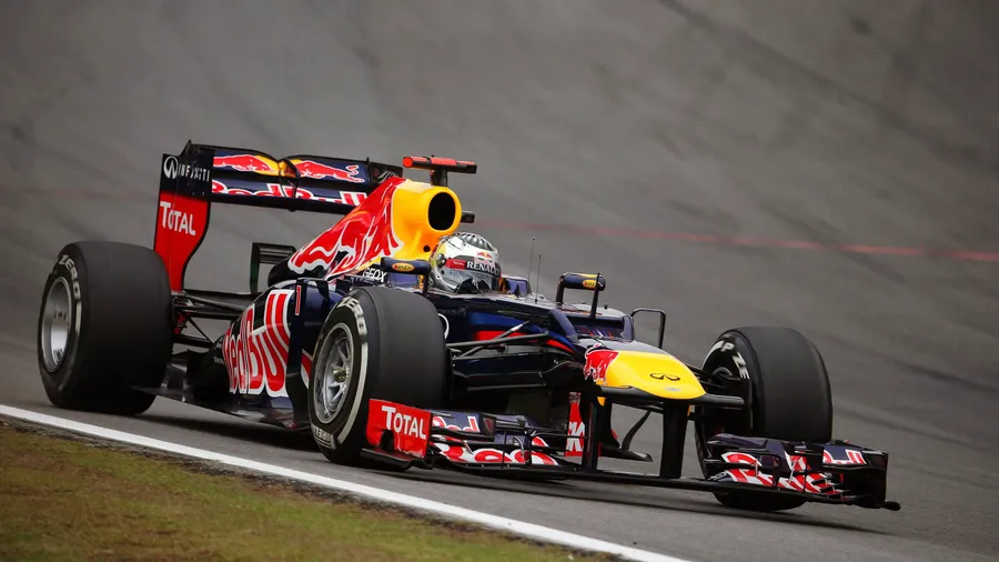 im chaotischen Rennen von Brasilien fuhr Sebastian Vettel auf Platz sechs und wurde Weltmeister