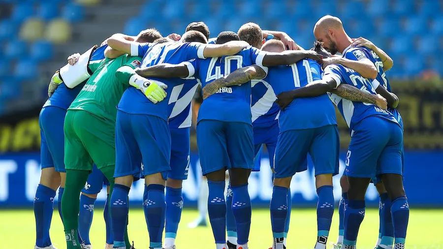 Gemeinsam stark: Darmstadt im Testspiel gegen Vitnesse