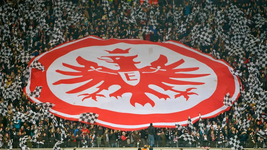 Es gibt nicht nur diese schönen Bilder, die Frankfurter Fans produzieren.