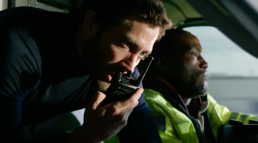 Mit irrem Blick: Jake Gyllenhaal als flüchtiger Bankräuber in „Ambulance“