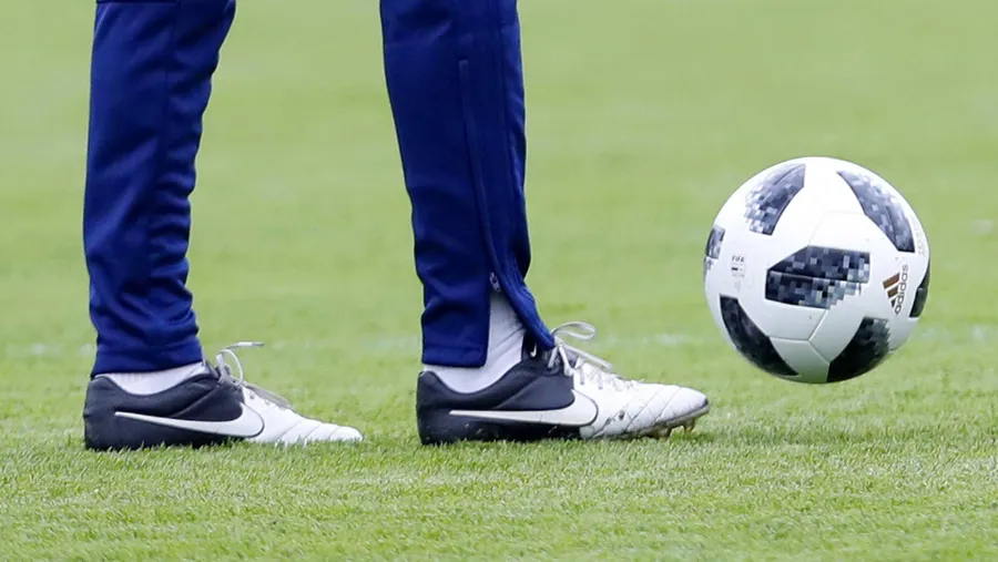 Trainer und Spieler mussten sich auf anderem Weg als normal mit Schuhen ausstatten.