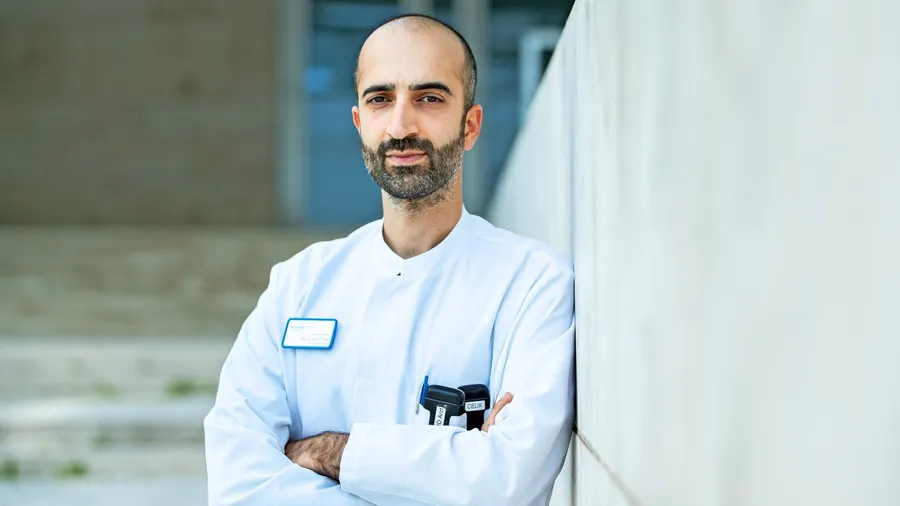 Cihan Çelik betreut bereits wieder mehr als 70 Covid-Patienten auf der Isolierstation des Klinikums Darmstadt.