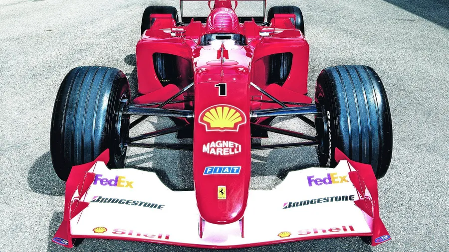 Ein Statement: Schumachers F2001 vor dem Haus von Enzo Ferrari in Fiorano