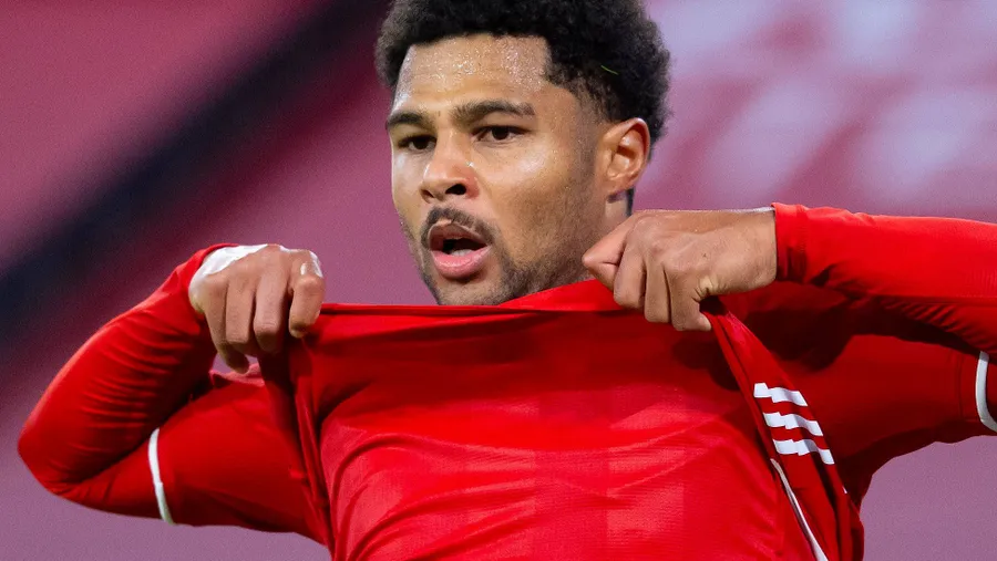 Nationalspieler Serge Gnabry vom FC Bayern ist im deutschen Fußball einer der prominentesten Corona-Fälle.