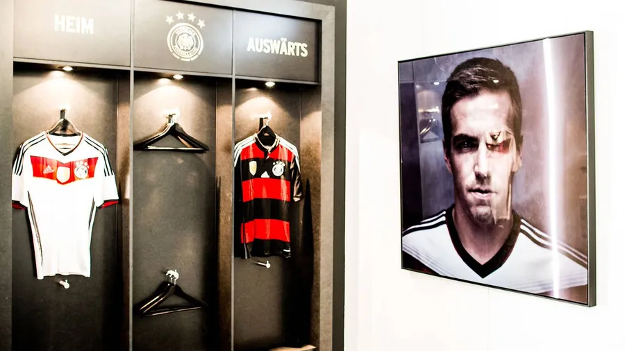 Und an der Wand der Weltmeister-Kapitän: Impression aus dem DFB-Zentrum in Frankfurt – dem alten