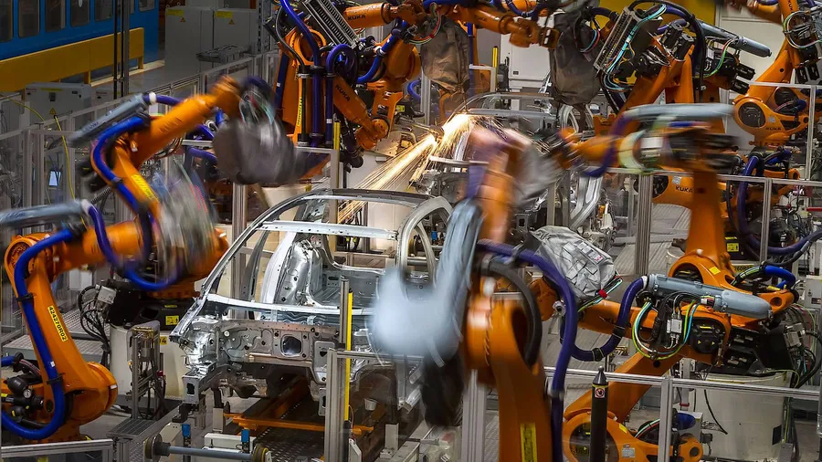 Kommt bald die menschenleere Fabrik? Im Zwickauer VW-Werk übernehmen Roboter große Teile der Arbeit.