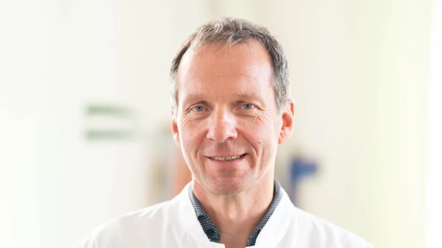 Erforscht Bakterien: Volkhard Kempf ist Direktor des Instituts für Medizinische Mikrobiologie der Goethe-Universität Frankfurt