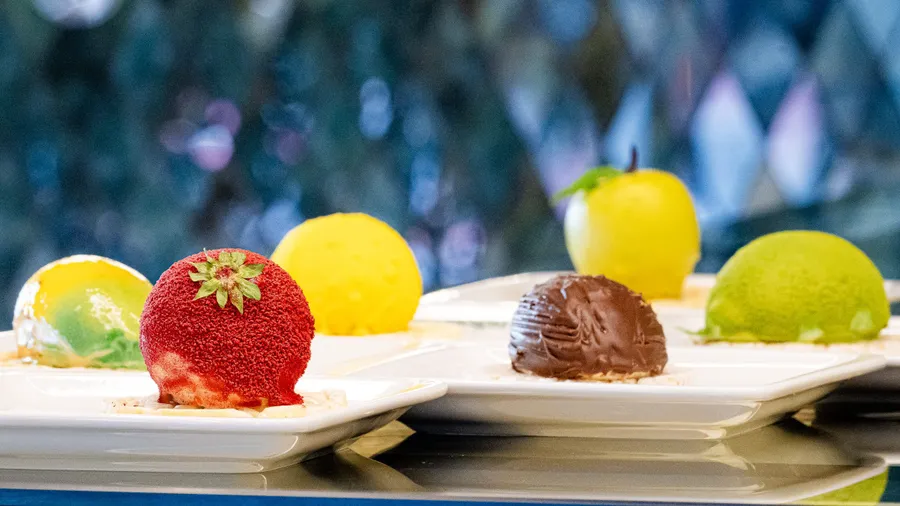 In der Baklava-Patisserie Anteplioglu an der Frankfurter Fahrgasse kosten die „Fruit Cakes“ jeweils 11,50 Euro.
