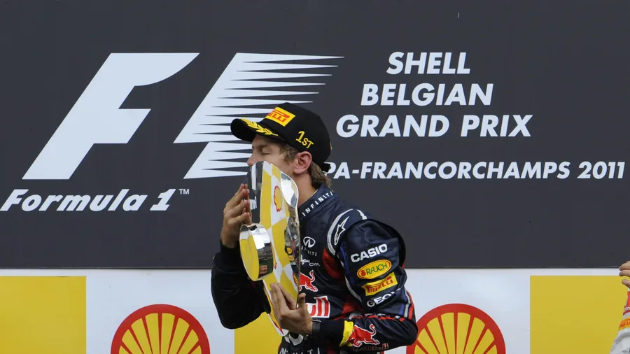 Neues Stück für die Sammlung: Die belgische Siegerschale fehlte Vettel bisher