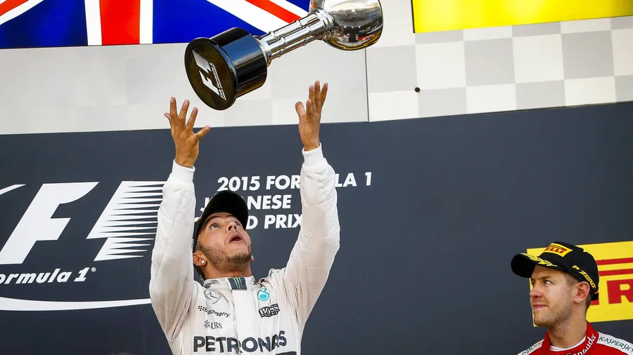 Der schon wieder: Lewis Hamilton gewinnt ein Rennen nach dem anderen – das würde Sebastian Vettel (rechts) in der nächsten Saison gerne verhindern.