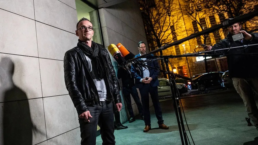 „Eigentlich sehe ich immer so aus“, sagt Heiko Maas nach der Pressekonferenz über sein Outfit.