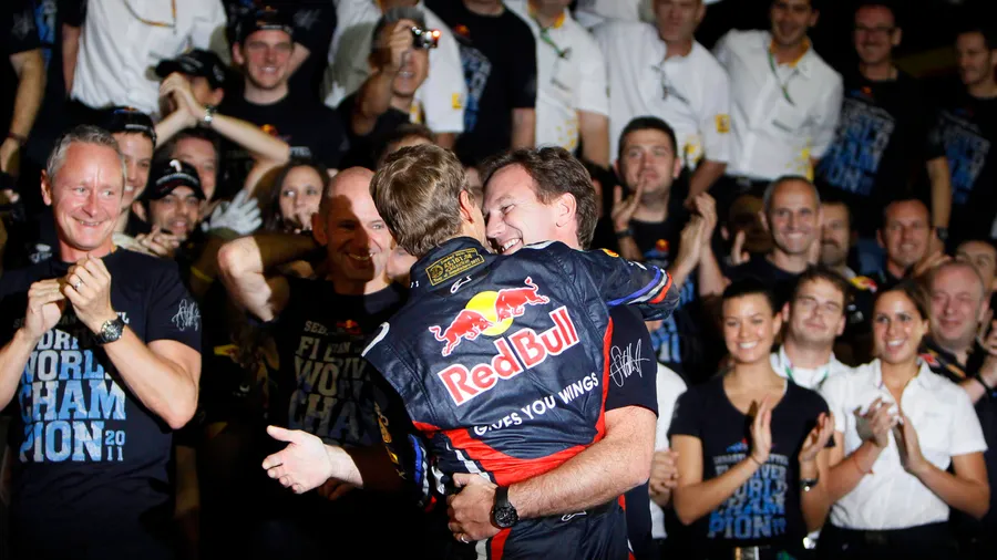 Feiern mit dem Teamplayer: Horner und Vettel in Suzuka