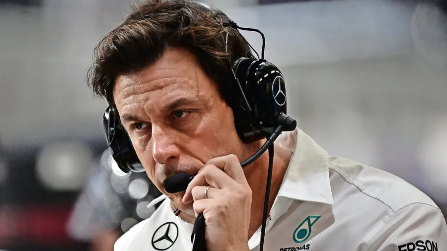 „Es fühlt sich surreal an“: Mercedes-Teamchef Toto Wolff