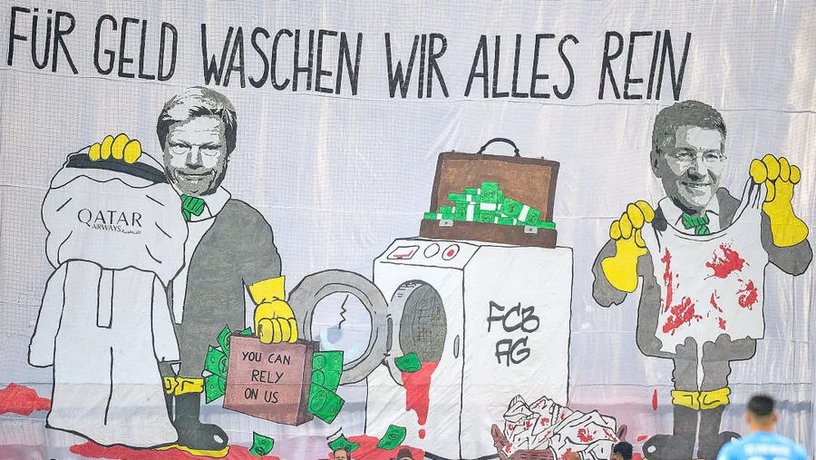Gespaltenes Verhältnis: Die Fans des FC Bayern kritisieren immer wieder die Klubführung um Oliver Kahn (l.) und Herbert Hainer.