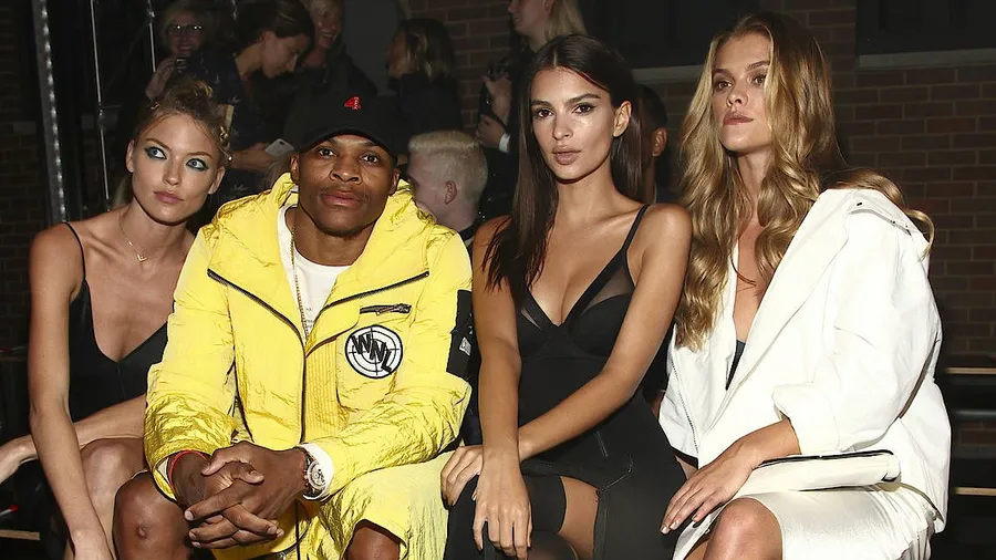 Russell Westbrook mit den Models Martha Hunt, Emily Ratajkowski und Nina Agdal (von links)