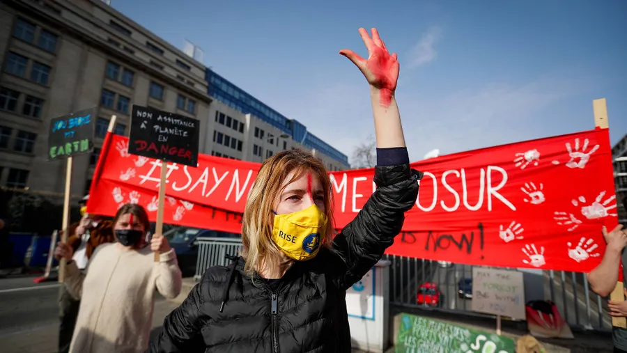 Klimaschützer protestieren Anfang März in Brüssel gegen das EU-Mercosur-Abkommen