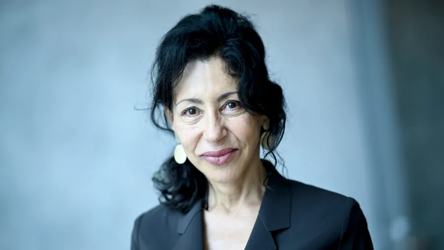 Sieht sich nicht in der Tradition französischer Schriftsteller, die literarisches Schaffen mit politischem Engagement verbinden: Yasmina Reza