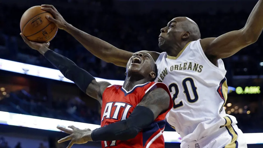 Nur Mut: Der 21 Jahre alte Dennis Schröder (l.) will bei den Atlanta Hawks seinen Weg gehen
